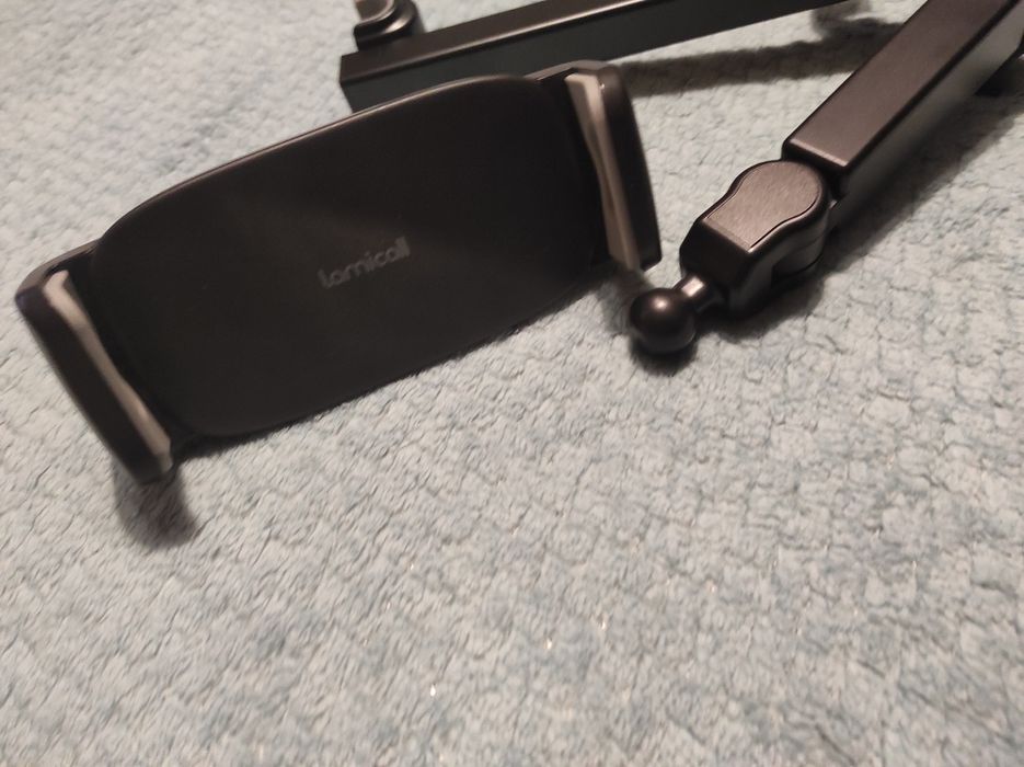 Uchwyt na tablet w zagłówku samochodowym