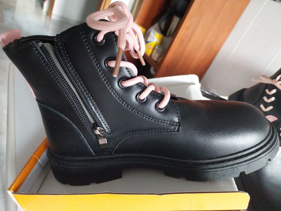 Botas pretas para menina