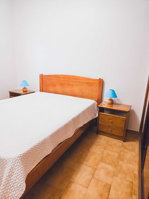 Arrenda-se T2 com piscina de 01 Outubro a 31 de Maaio 2027.