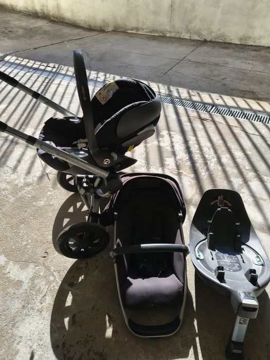 Carrinho Quinny e babycock Cybex com base