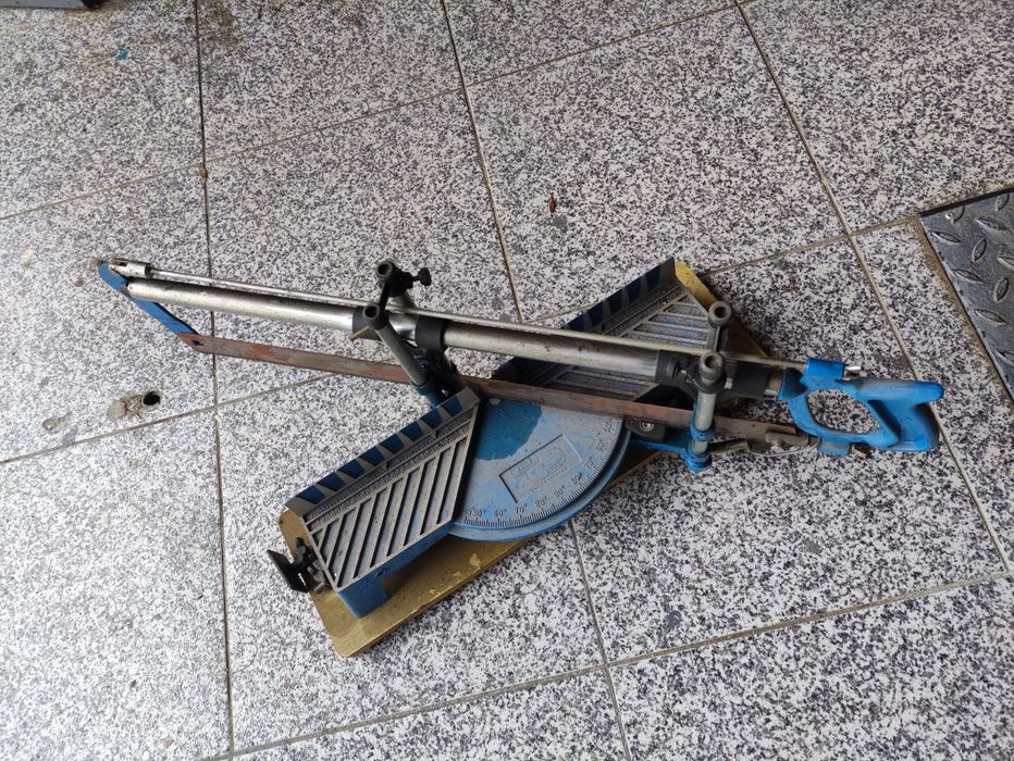 Serra de esquadria dupla