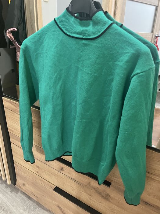 Zielony wełniany sweter