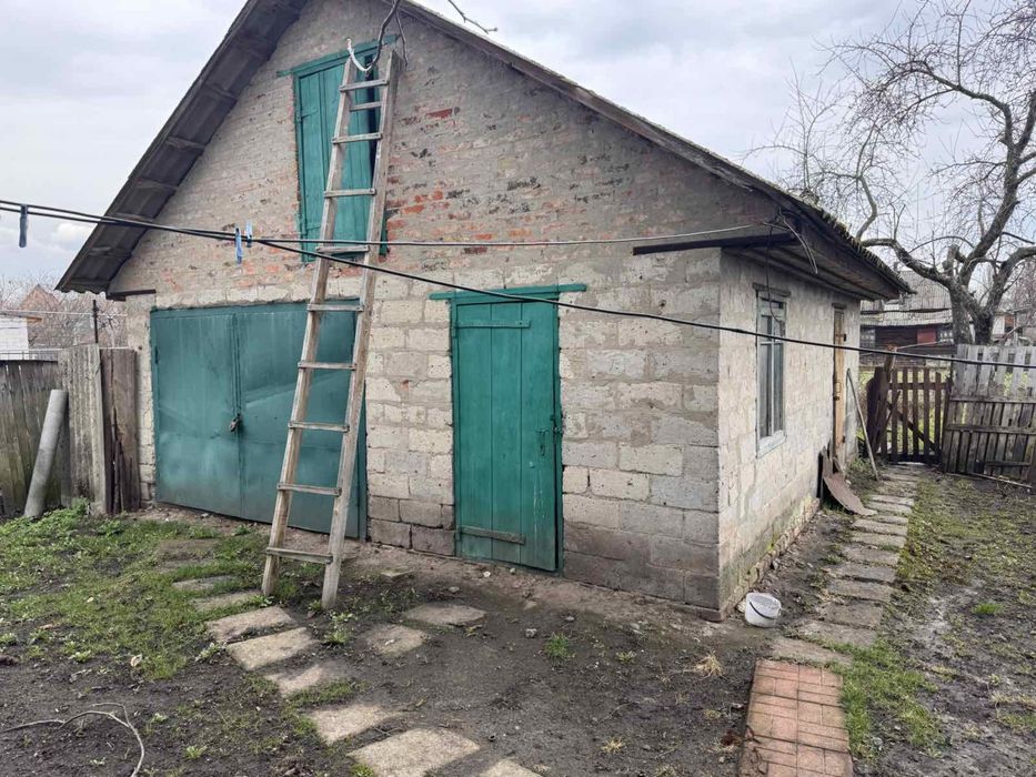 Продається затишний будинок площею 65 м² із присадибною ділянкою 10 соток у місті Остер!