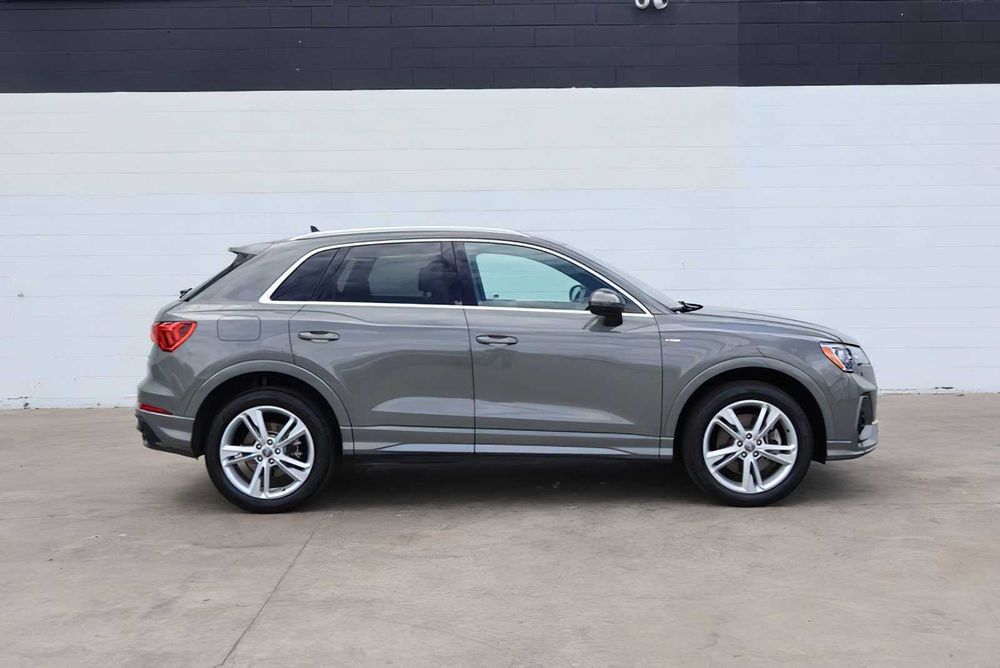 Audi Q3      2020