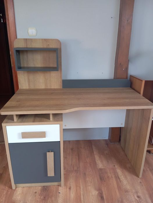 Biurko młodzieżowe