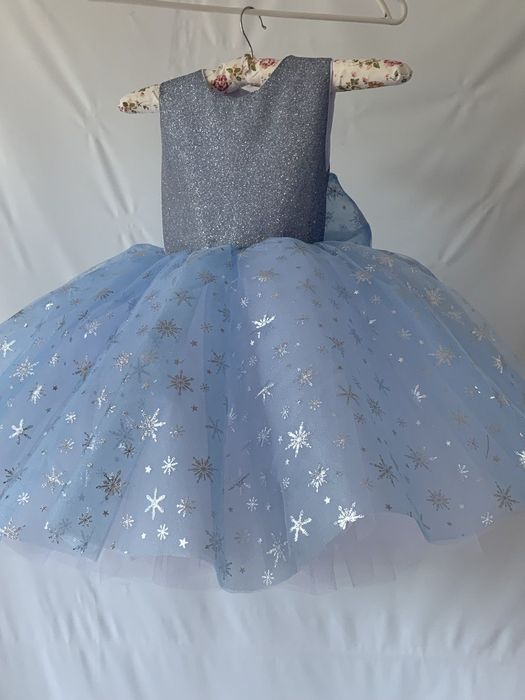 Платье на девочку 4-5 лет пышное блестящее  нарядное платье Эльзы