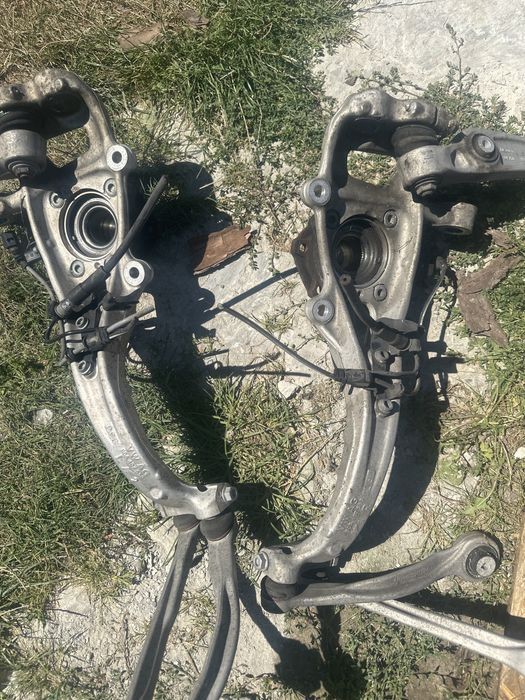 Поворотний кулак audi q5 ,цапфа audi q5,80a407559,80a407560