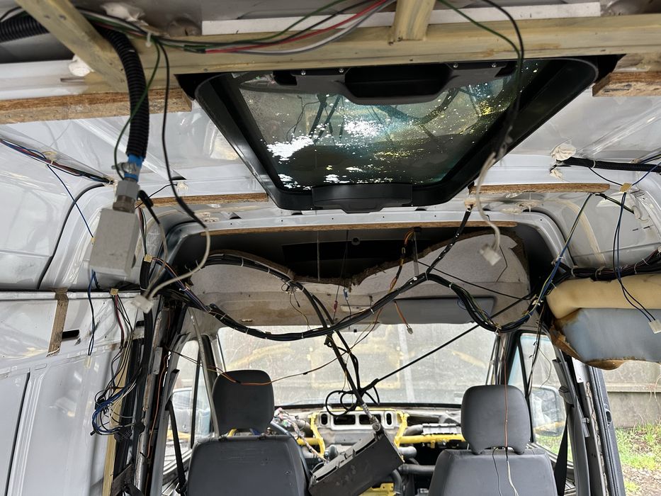 Люк в крышу стеклянный Mercedes Sprinter, Volkswagen LT, Crafter