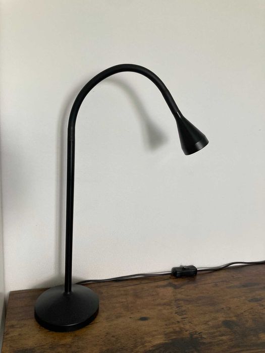 Candeeiro LED de secretária preto