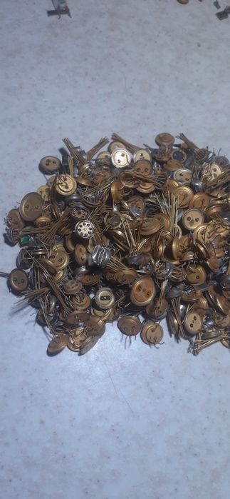 Продам такой матерьял транзисторы,микросхемы пишите будем договариватс