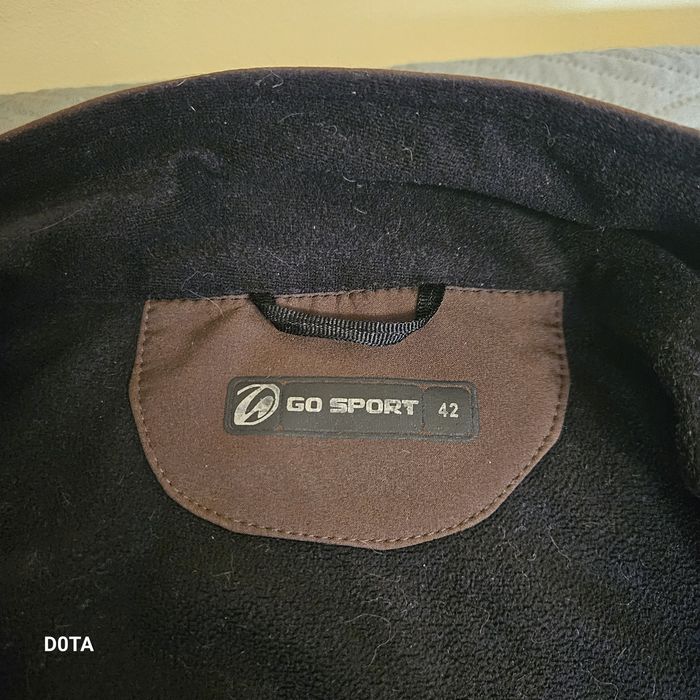 Brązowy softshell