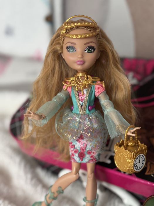 Lalka ever after high z akcesoriami