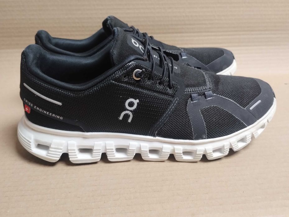 Buty do biegania biegowe 40,5  ON Running Cloud 6