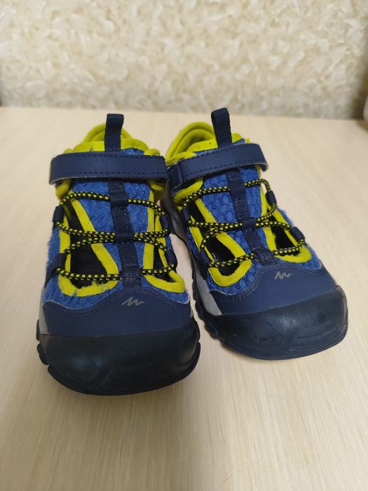 Дитячі кросівки крокси шльопанці капці тапочки босоніжки