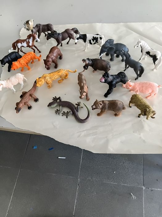20 figuras de animais de marca com 12 cm(novos)