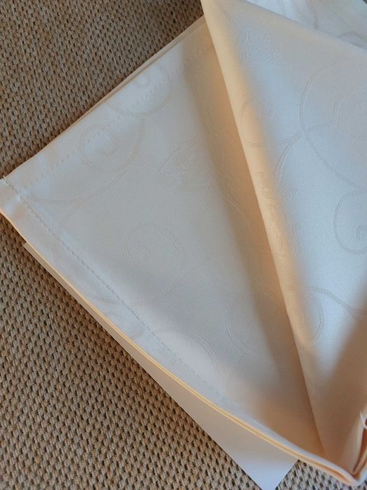 Bieżnik na stół NINA 40x160cm – elegancki, dekoracyjny