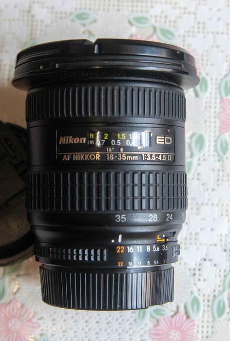 Продам Nikon 18-35mm f/3.5-4.5D в гарному стані.