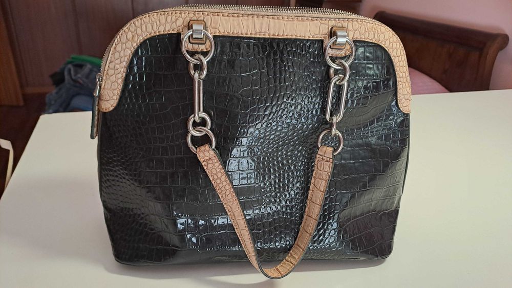 Mala da marca Guess