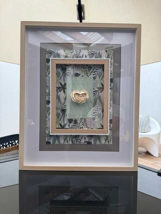 Quadro único com coração de gesso aromatizado