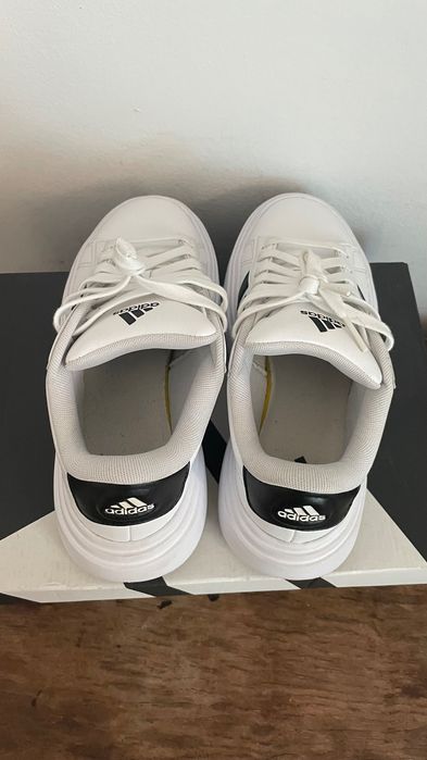 Adidas Branco com listras (Usado 1x)