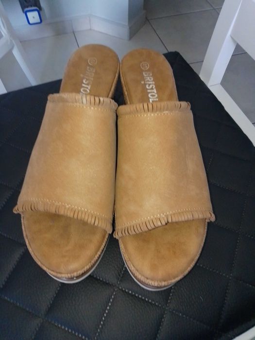 Buty damskie na koturnie