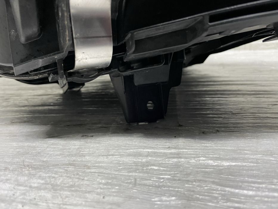 Фара права BMW X1 U11