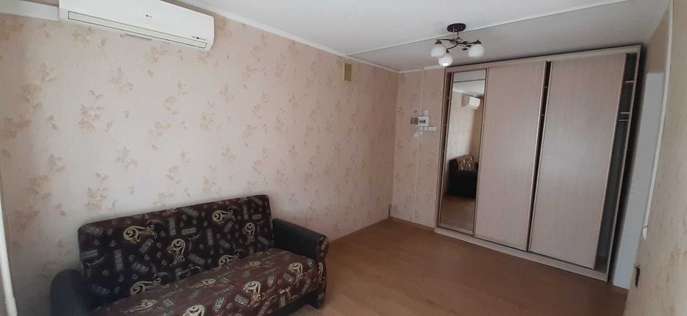 Продаж кімнати з ремонтом вул Нарбутівська