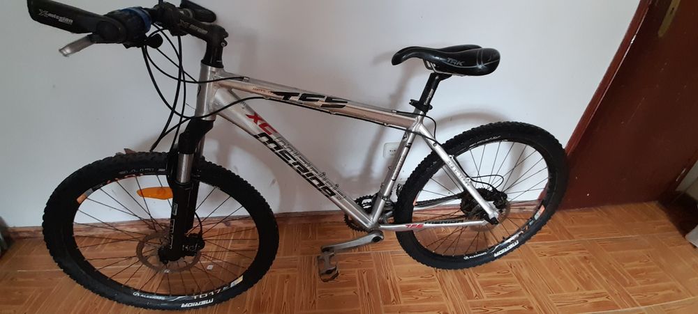 Vender bicicleta de montanha.