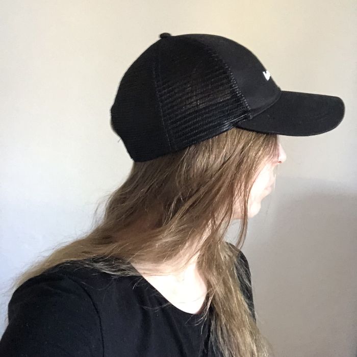 Czarna czapka z daszkiem Reserved z haftem how about no