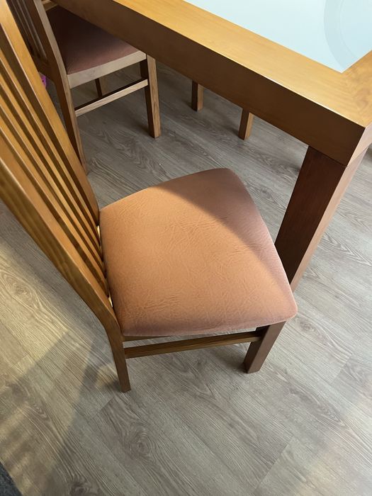 Mesa de jantar com 4 cadeiras