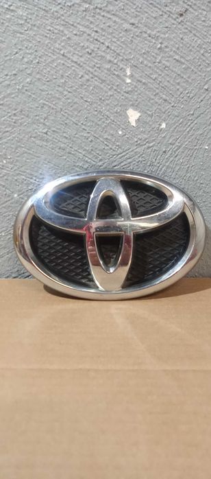 Emblemat Logo Toyota Yaris II Logo Znaczek Przód Toyota Yaris II