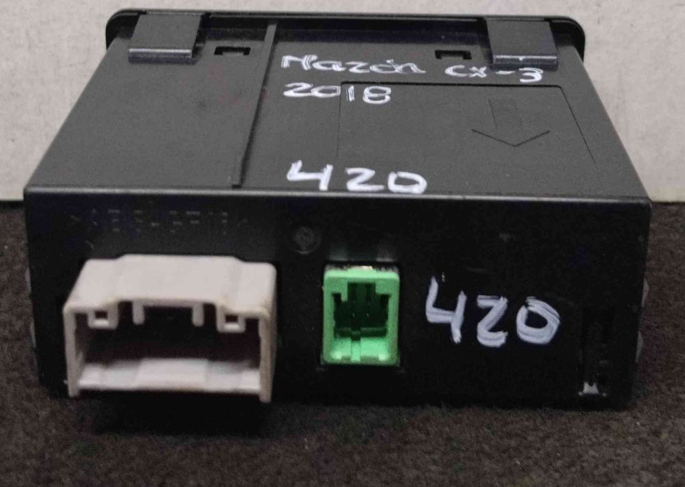 Módulo USB / AUX / IPOD D09H-669U0 - MAZDA CX-3