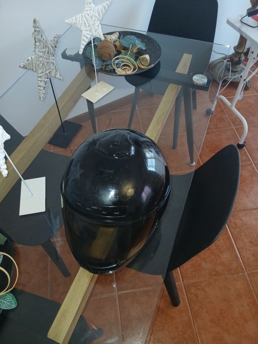 Capacete, usado de segunda mão,  cor preto