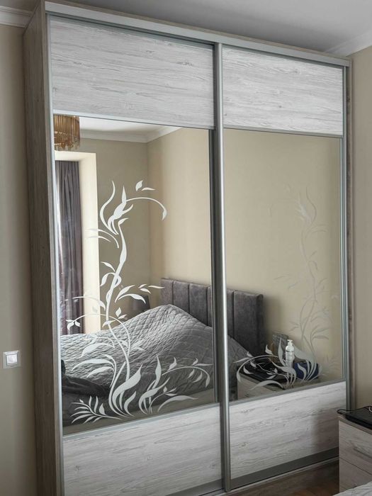 Продається шафа купе