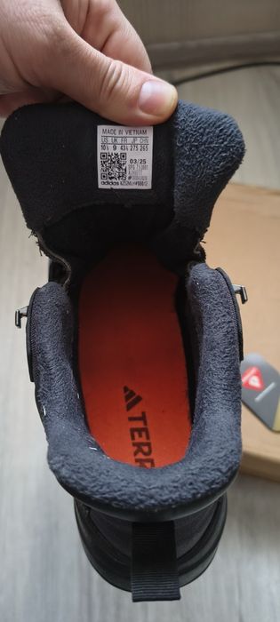Зимові Adidas Terrex Anylander CLIMAWARM+ AX4 черевики
Утеплені д