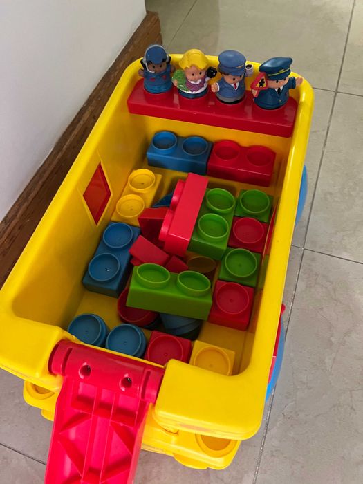 Fisher Price - Little People com Legos e Bonecos para Puxar