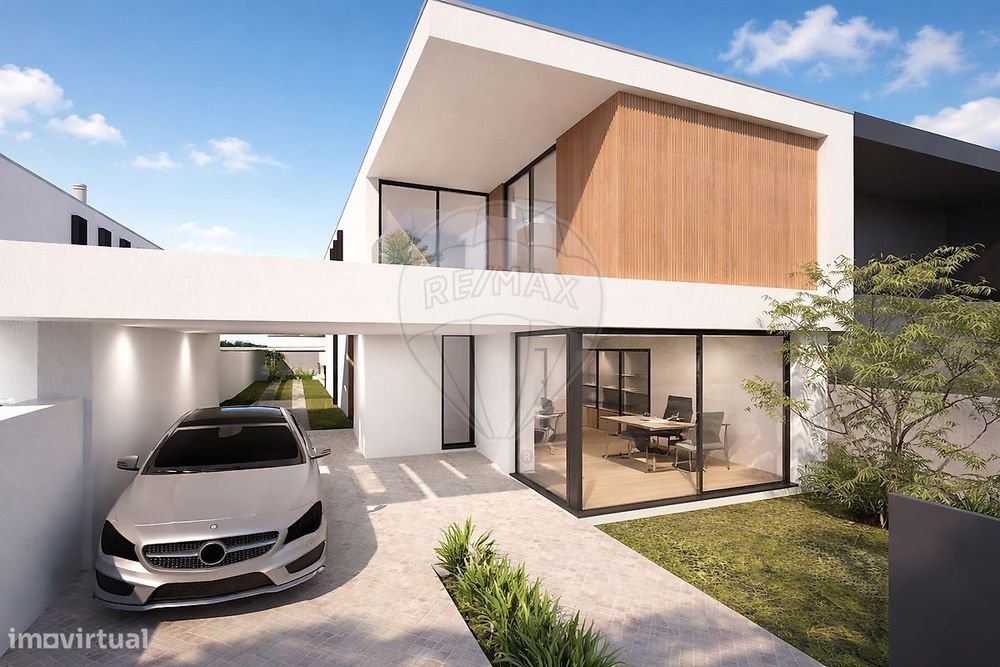 T4 Detached House for Sale