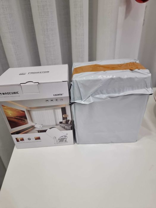 Projetor Magcubic HY300 Android TV 130 Polegadas