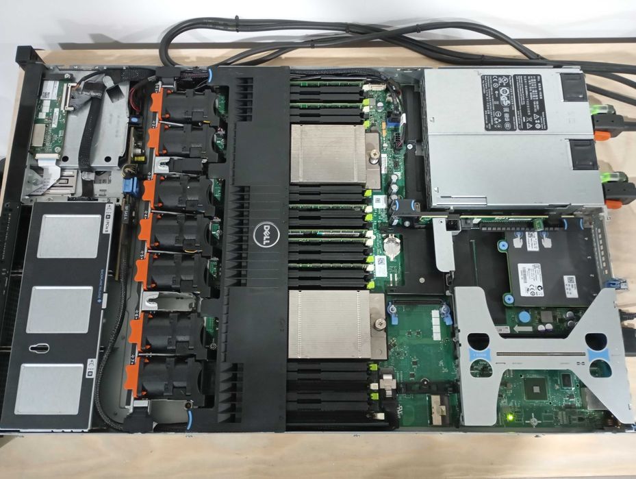 (COMO NOVO) Servidor DELL PowerEdge R620- Intel Xeon- 47GB RAM- 2x HDD