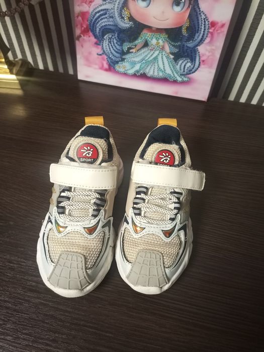 Кросівки кросівки