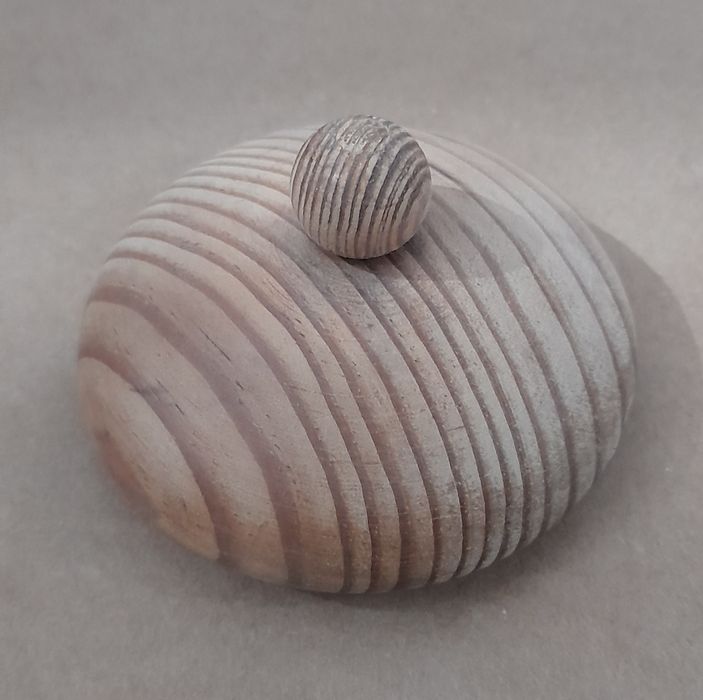 Tampa de madeira torneada