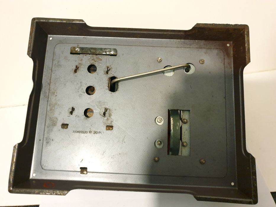 Antigo modelo de maquina de vapor alemã em chapa