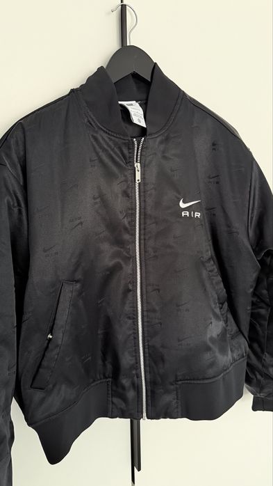 Женский бомбер Nike