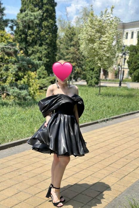 Чорна випускна сукня