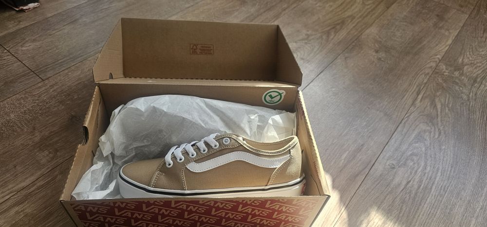 Snickersy Vans fabrycznie nowe