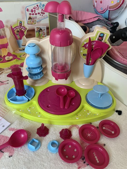 Zabawna kucharka Chef Smoby Pieczemy ciasta z przepisami i foremkami