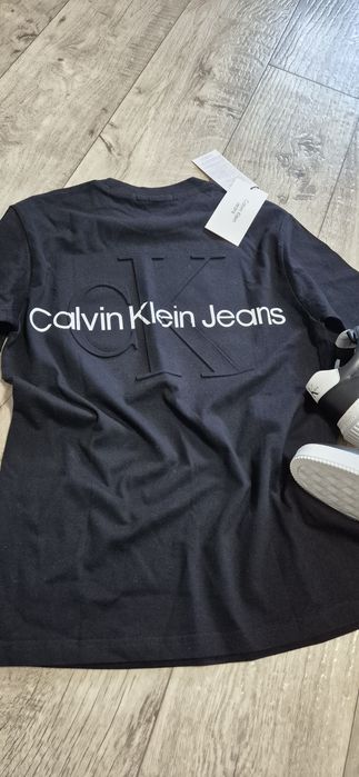 Продам футболку Kelvin Klein