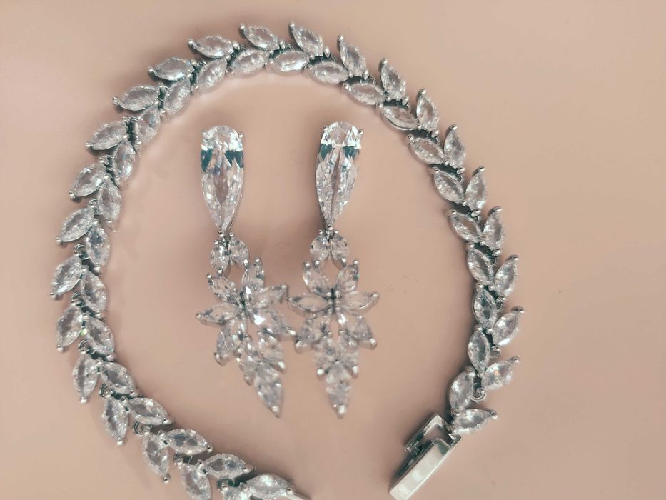 Kolczyki i bransoletka ślubne z kryształkami