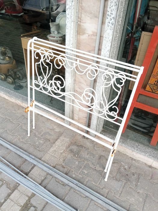 Cama de ferro antiga