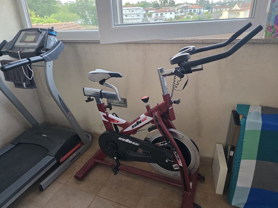 Bicicleta de Spinning Vermelha